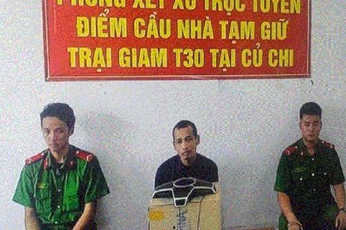 Sự vô cảm của kẻ giết mẹ và nỗi đau người ở lại