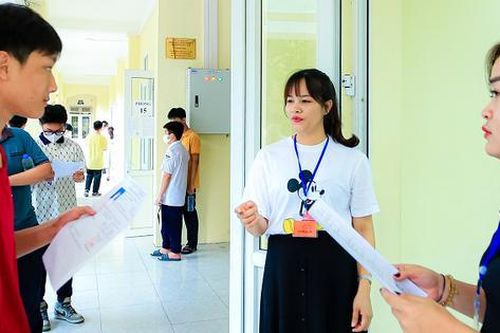 Bản tin 10/7: Cân nhắc tổ hợp môn học lớp 10
