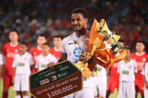 Tiền đạo xin nhập tịch ĐT Việt Nam nhận vinh dự chưa từng có