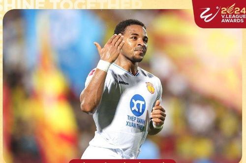 Tiền đạo xin nhập tịch Việt Nam nói gì khi 'thâu tóm' danh hiệu ở V-League?