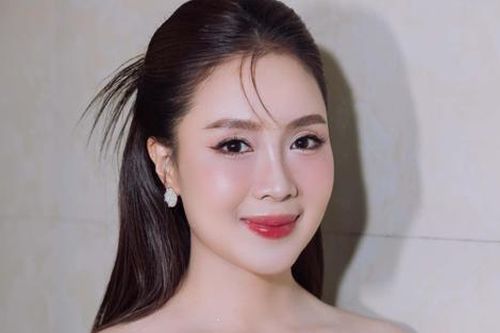 Hồng Diễm khẳng định đẳng cấp 'hoa hậu VTV', mặc đồ kín đáo vẫn ăn đứt đàn em kém 14 tuổi