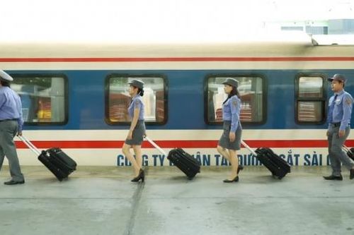 ''Né'' hàng không vì giá vé tăng cao, du khách ''phải lòng'' du lịch đường sắt