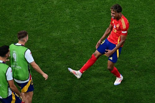 Lamine Yamal trở thành cầu thủ trẻ nhất ghi bàn tại Euro