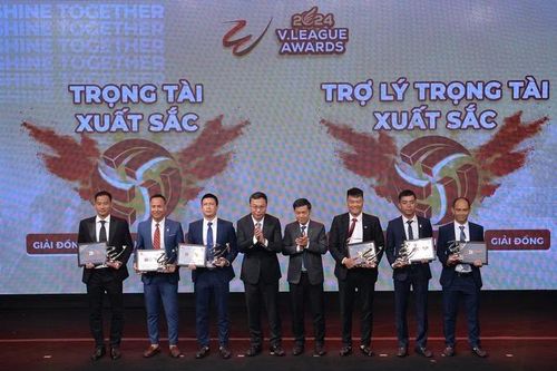 Trọng tài Trần Đình Thịnh của Đồng Nai đạt giải còi đồng V-League Awards 2023/2024