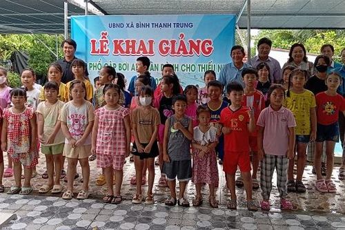 Khai giảng các lớp phổ cập bơi miễn phí cho trẻ em