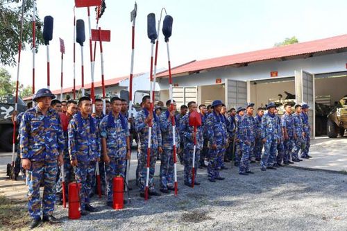Vùng 4 Hải quân kiểm tra 6 tháng đầu năm tại Lữ đoàn 101