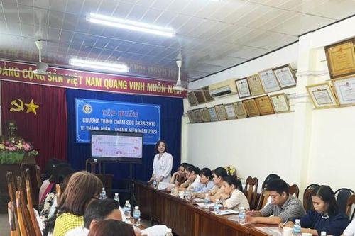 Tập huấn về chăm sóc sức khỏe sinh sản vị thành niên