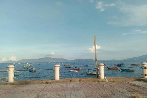 Lan can bờ kè bị hỏng