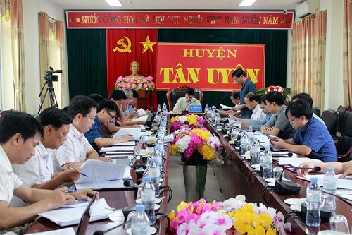 Phó Chủ tịch UBND tỉnh Hà Trọng Hải làm việc với huyện Tân Uyên