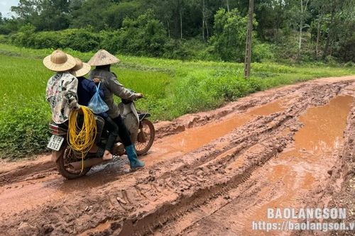 Bản Chành: Đường 'hành' người dân