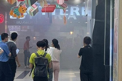 Hà Nội: Cháy tại siêu thị Big C Thăng Long, nhiều người hoảng loạn tháo chạy