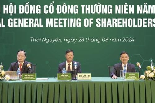 Người nhà Chủ tịch TNH đồng loạt đăng ký bán ra hàng triệu cổ phiếu