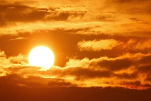 Nắng nóng diện rộng khắp miền Bắc, Hà Nội chiều tối có mưa dông