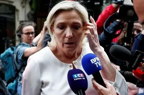 Pháp điều tra tài chính tranh cử của bà Le Pen