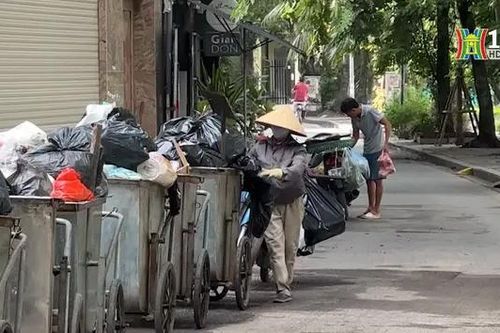 Tập kết rác tại đường Yên Hoa gây ô nhiễm môi trường