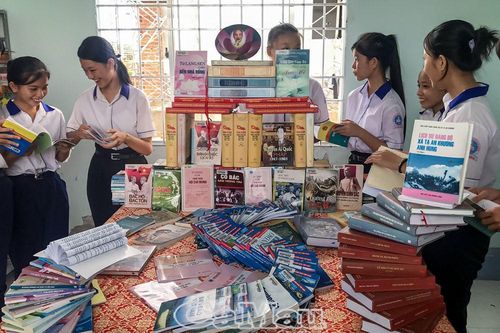 Vui hè bổ ích tại phòng đọc sách