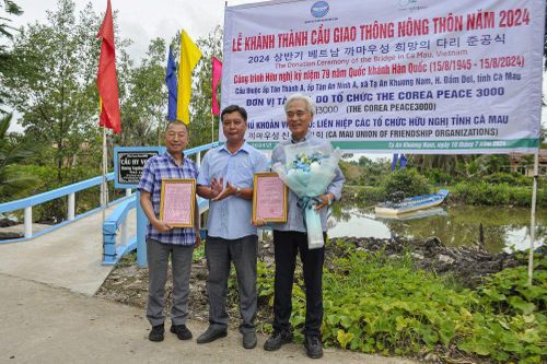 Khánh thành cầu và bàn giao nhà tình thương trên địa bàn Cà Mau
