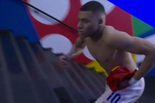 Mbappe hành động khó hiểu khiến CĐV nổi giận