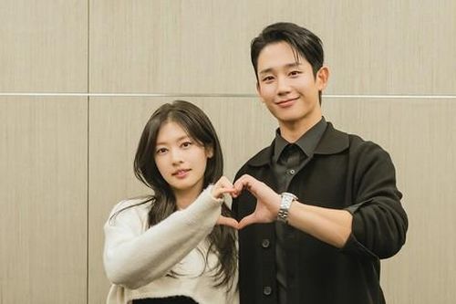 Love Next Door: Jung Hae In - Jung So Min sẽ 'nở hoa' nhờ người đứng sau?