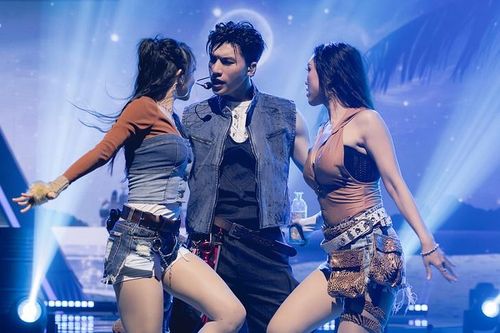 Cuộc chiến ngầm giữa Anh trai say hi và Anh trai vượt ngàn chông gai