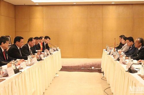 Việt Nam và Lào đẩy mạnh hợp tác đào tạo, bồi dưỡng cán bộ và nghiên cứu khoa học