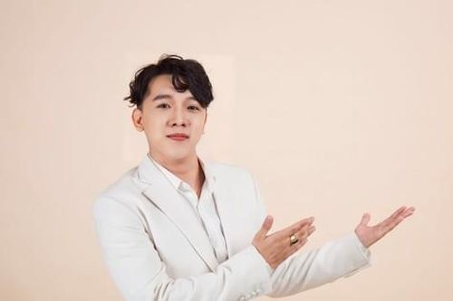 Chàng kỹ sư xây dựng đam mê cầm MIC