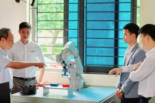 Robot và Trí tuệ nhân tạo - Xu hướng Cách mạng Công nghiệp 4.0