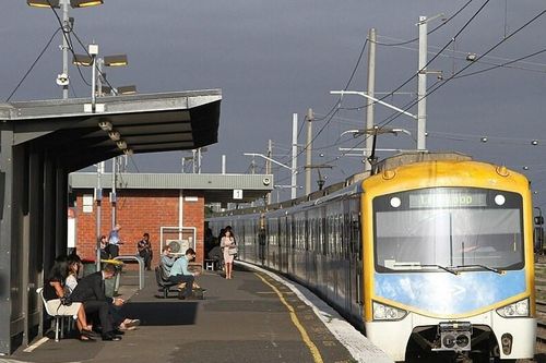 Nhảy xuống đường ray nhặt dép, du khách Việt bị tàu đâm thiệt mạng ở Australia