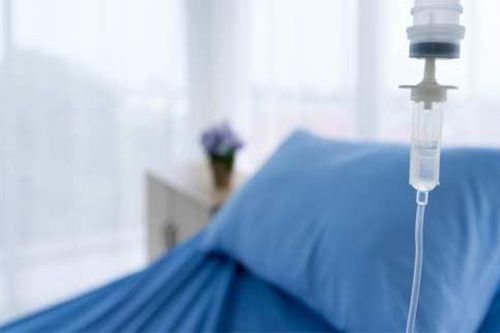 Người đàn ông đi cấp cứu vì tai nạn bất ngờ khi ăn sáng