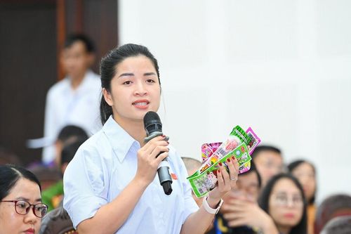 Cử tri đánh giá như thế nào về phiên chất vấn nội dung phát triển chợ và an toàn thực phẩm?