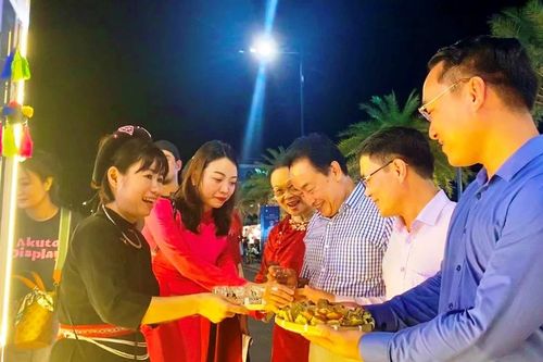 Nhiều trải nghiệm hấp dẫn tại Lễ hội ẩm thực và âm nhạc quốc tế Quảng Bình