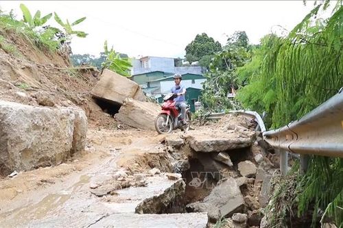 Thông tuyến giao thông sạt lở do mưa lớn tại Hà Giang vẫn gặp khó