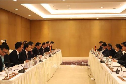 Việt Nam - Lào tăng cường công tác đào tạo bồi dưỡng cán bộ và nghiên cứu