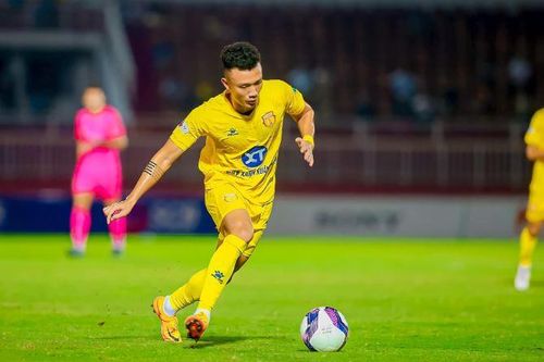 Vừa vô địch V-League, tuyển thủ Việt Nam có bến đỗ bất ngờ
