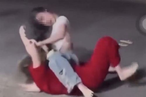 Cà Mau: Thông tin mới vụ clip 2 cô gái hỗn chiến giữa đường