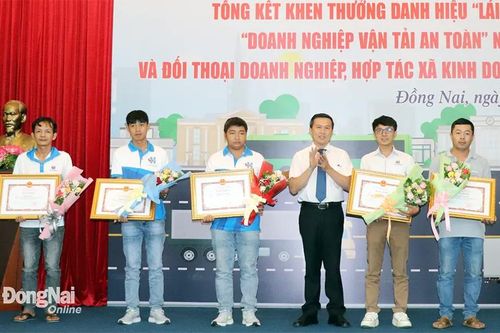 Trao giải thưởng danh hiệu lái xe an toàn, doanh nghiệp vận tải an toàn năm 2023