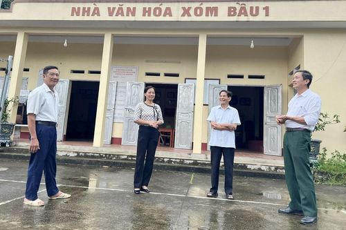 Những người 'ăn cơm nhà, vác tù và hàng tổng'