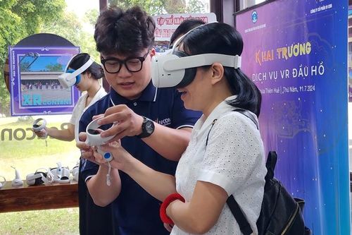 Ra mắt trải nghiệm Đầu hồ bằng công nghệ VR dành cho du khách tham quan Đại Nội