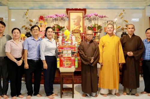 Ủy ban MTTQVN TP.HCM thăm Ban Trị sự GHPGVN Q.3 và trường hạ chùa Vĩnh Nghiêm