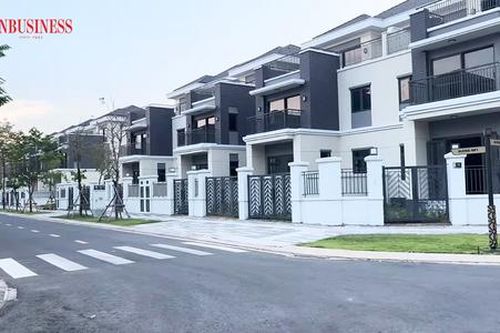 Tiền vẫn đang 'chảy mạnh' vào phân khúc biệt thự, liền kề giá cao tại vùng ven