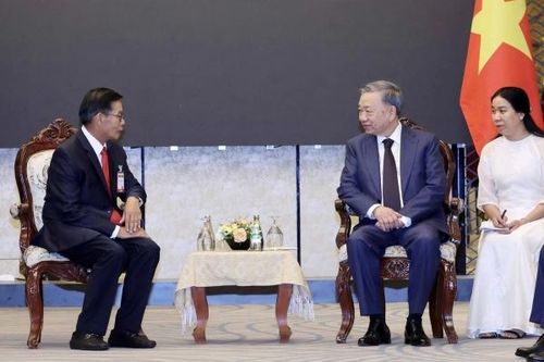 Gìn giữ mối quan hệ Việt Nam - Lào như 'con ngươi của mắt mình'