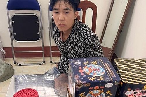 Bắt quả tang đối tượng buôn bán, vận chuyển pháo nổ