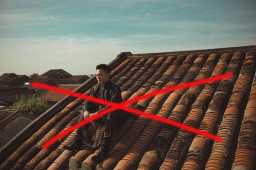 Xử lý nghiêm ca sĩ ngồi trên mái nhà phố cổ Hội An chụp ảnh