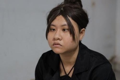 Nữ quái lừa bán 5 nữ sinh qua Campuchia