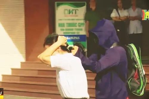 Diễn tập bắt giữ đối tượng cướp tiệm vàng