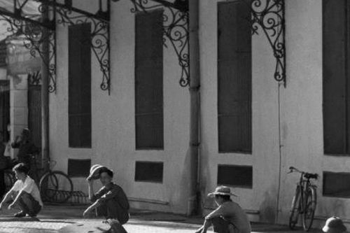Bài tham dự cuộc thi viết 'Kỷ niệm 70 năm Giải phóng Thủ đô: Ký ức tự hào':Nhớ một thời Hà Nội đạn bom
