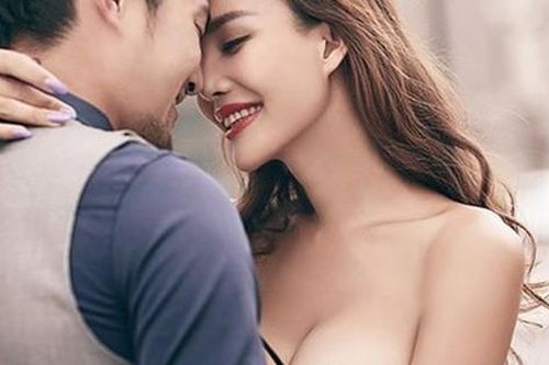 Chị hàng xóm độc thân 'tốt bụng' và chiêu cướp chồng người cao tay