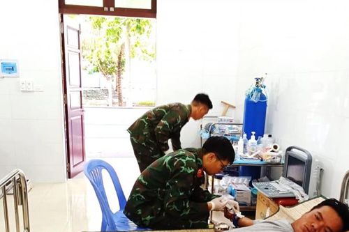 Khánh Hòa: Cấp cứu ngư dân gặp nạn trên biển