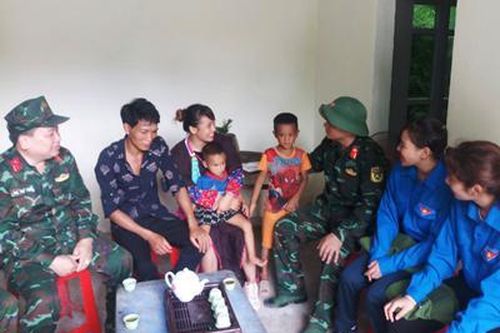 Cầu nối đưa pháp luật đến với đồng bào vùng biên cương Đông Bắc