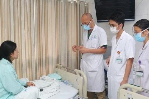 Tiêm filler làm đẹp ở nước ngoài, một phụ nữ về nước gấp để 'giải quyết' hậu quả